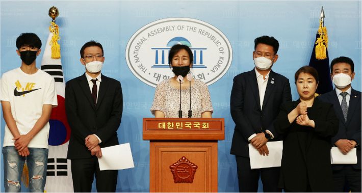 故 고유민 선수의 유족은 20일 국회 정론관에서 기자회견을 열고 고인의 사망이 전 소속팀의 따돌림 등이 원인이 됐다고 주장했다.(사진=연합뉴스)