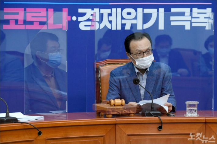 더불어민주당 이해찬 대표가 21일 오전 국회에서 열린  최고위원회의에서 발언하고 있다. (사진=윤창원 기자)