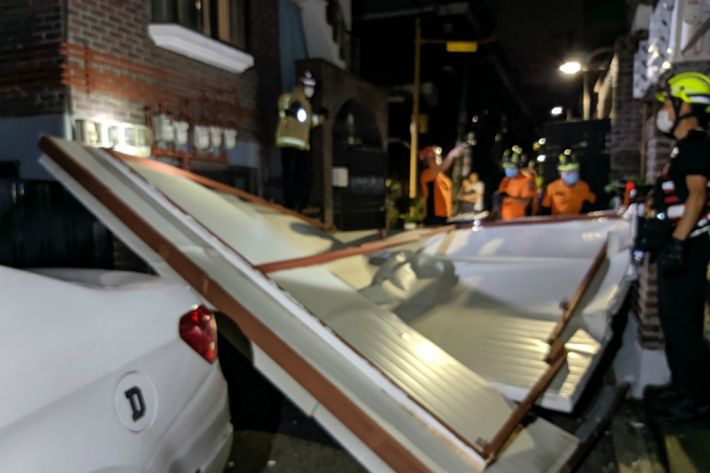 태풍 '바비'에 서울 양천구 주택 지붕 무너져(사진=연합뉴스)