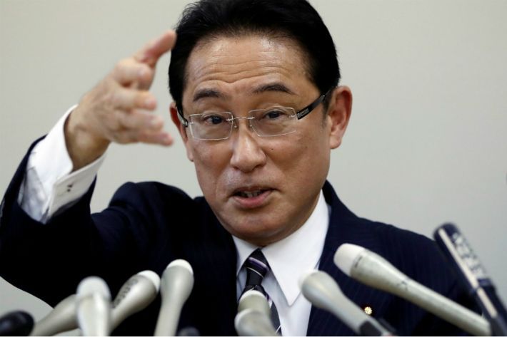 기시다 후미오 일본 자민당 정조회장(정무조사회장ㆍ전 외무상)이 1일 도쿄에서 아베 신조 총리의 후임을 뽑는 당 총재 선거에 출마한다고 공식 선언한 뒤 기자회견을 하고 있다.(사진=연합뉴스)