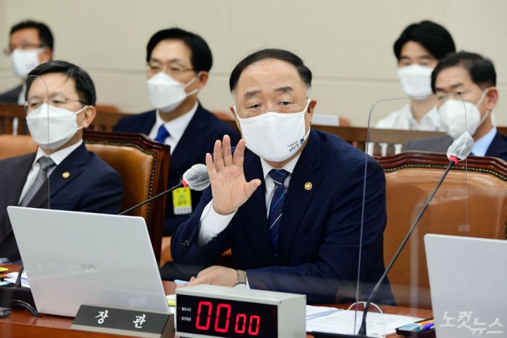 홍남기 경제부총리 겸 기획재정부 장관(사진=윤창원 기자/자료사진)