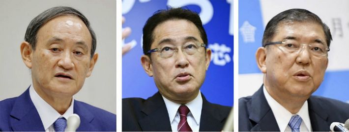 일본 집권 여당인 자민당은 오는 14일 당 총재 선거를 열어 아베 신조(安倍晋三) 총리의 후임을 사실상 결정한다. 사진 왼쪽부터 스가 요시히데(菅義偉) 관방장관, 기시다 후미오(岸田文雄) 자민당 정무조사회장, 이시바 시게루(石破茂) 전 간사장. (사진=연합뉴스)