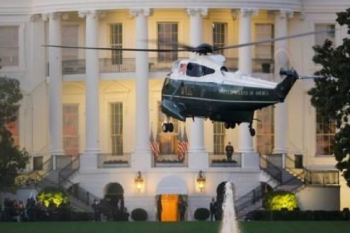 트럼프 대통령 태우고 백악관 복귀하는 전용 헬기. (사진=연합뉴스)