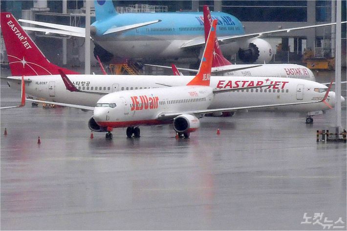 인천국제공항 계류장에 제주항공과 이스타항공 여객기가 주기돼 있다. (사진=박종민 기자/자료사진)