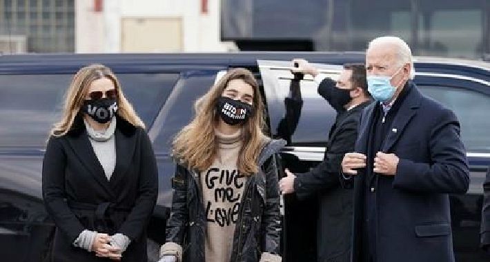 조 바이든 미국 민주당 대선후보가 대선일인 3일(현지시간) 손녀들과 함께 펜실베이니아주 스크랜턴을 방문 중이다. (사진=연합뉴스)