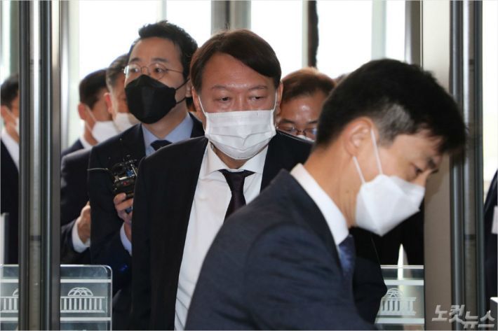 윤석열 검찰총장이 국회 본청으로 들어서고 있다. (사진=황진환 기자/자료사진)