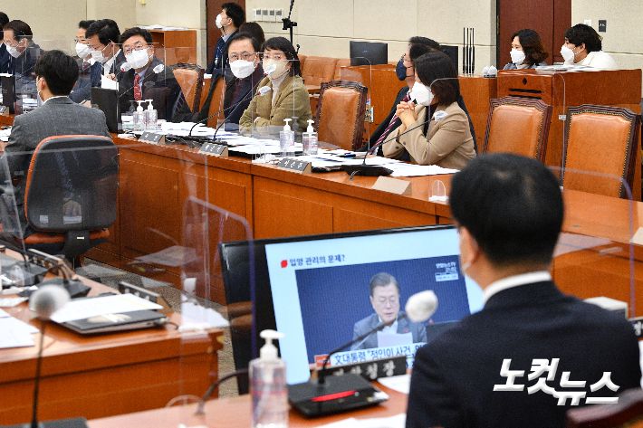 서범수 국민의힘 의원이 7일 국회 행정안전위원회에서 열린 '정인이 사건' 긴급현안질의에 참석해 김창룡 경찰청장을 상대로 질의하고 있다. 윤창원 기자