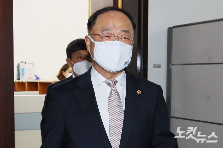 홍남기 부총리 겸 기획재정부 장관. 윤창원 기자