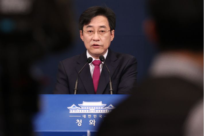 브리핑하는 강민석 대변인. 연합뉴스