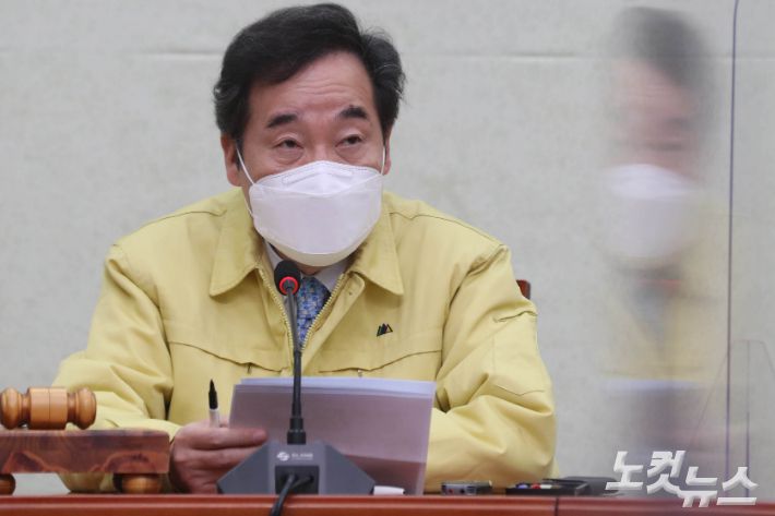 이낙연 더불어민주당 대표가 15일 오전 국회에서 열린 최고위원회의에서 모두발언을 하고 있다. 윤창원 기자