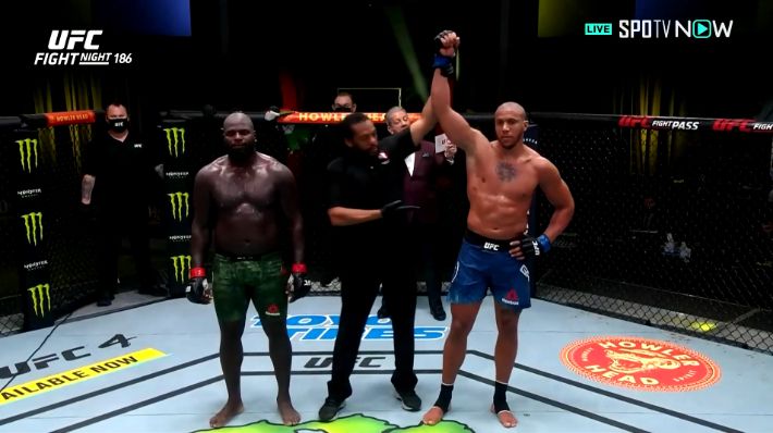 판정승을 거둔 시릴 가네(오른쪽). SPOTV NOW 제공