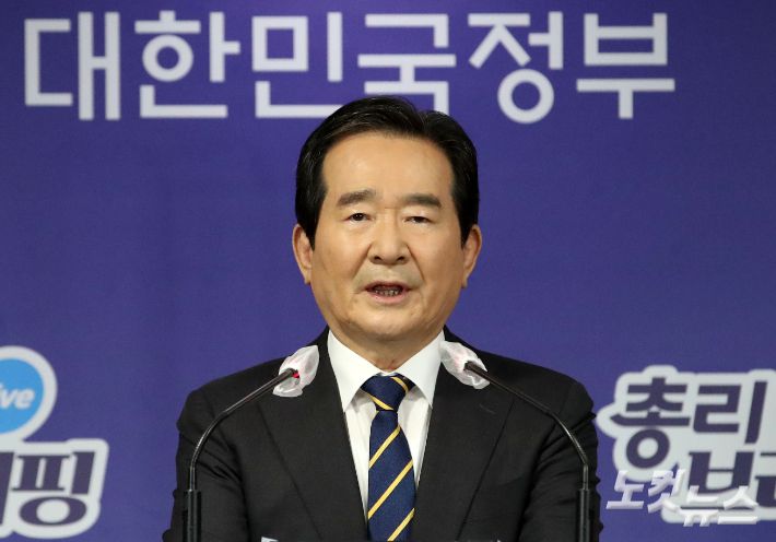 정세균 국무총리가 11일 서울 종로구 정부서울청사 합동브리핑실에서 열린 정례브리핑에서 3기 신도시 땅 투기 의혹 1차 조사 결과 발표를 하고 있다. 이한형 기자