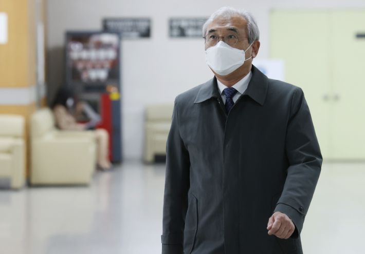 1심 선고공판 출석하는 이민걸 전 법원행정처 기조실장. 연합뉴스