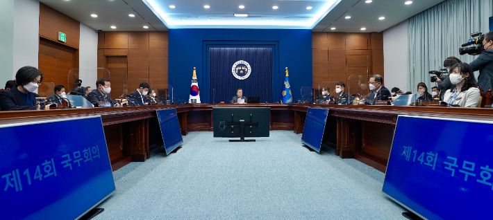 30일 오전 청와대에서 열린 제14회 국무회의. 연합뉴스