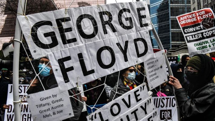 '조지 플로이드' 이름 적힌 피켓 든 미네소타 시위대. 연합뉴스
