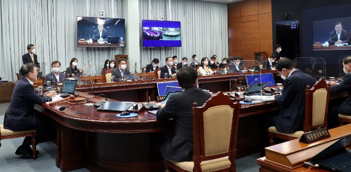 11일 오전 청와대 여민관에서 열린 제20회 국무회의. 연합뉴스