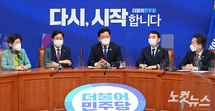 송영길 더불어민주당 대표가 지난 4일 국회에서 열린 초선의원 간담회에서 발언하고 있다. 윤창원 기자