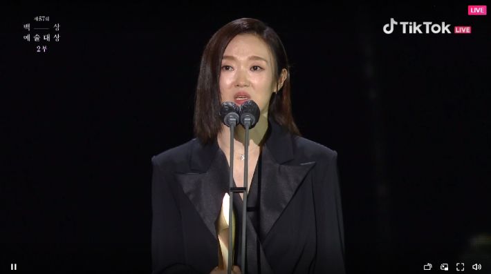 배우 이봉련. 틱톡 라이브 화면 캡처