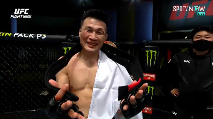 댄 이게전 승리 후 기뻐하는 정찬성. SPOTV 제공