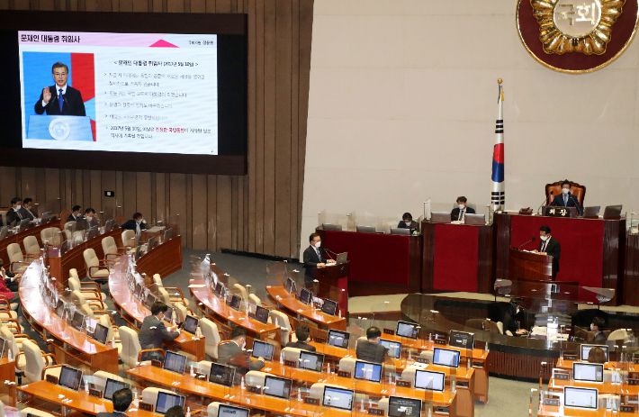 정운천 의원 질문 받는 김부겸 국무총리. 연합뉴스