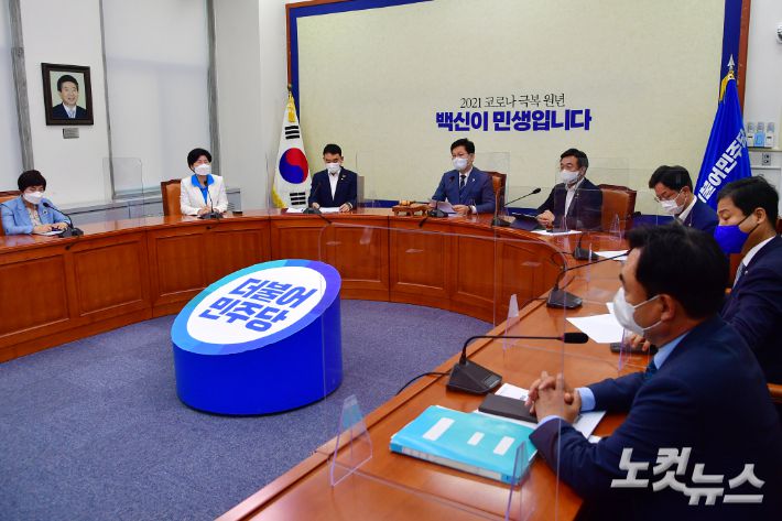 더불어민주당 송영길 대표가 25일 오전 국회에서 열린 최고위원회의에서 모두발언을 하고 있다. 윤창원 기자