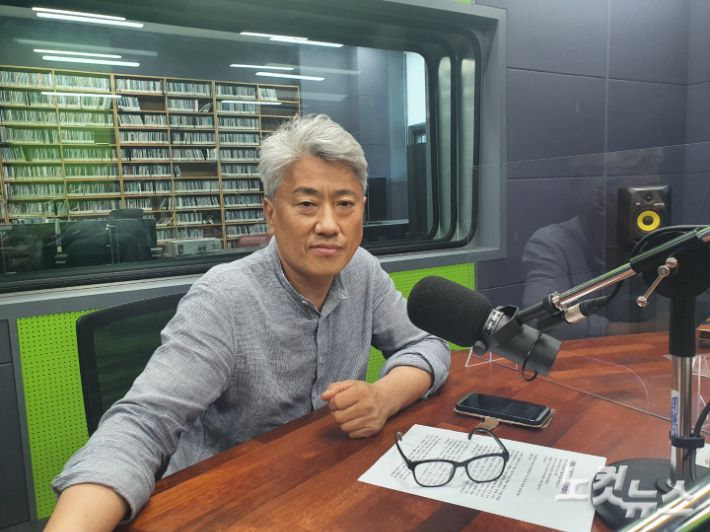 강원CBS <위클리오늘>에 출연한 엄재철 전 정의당 춘천시지역위원장