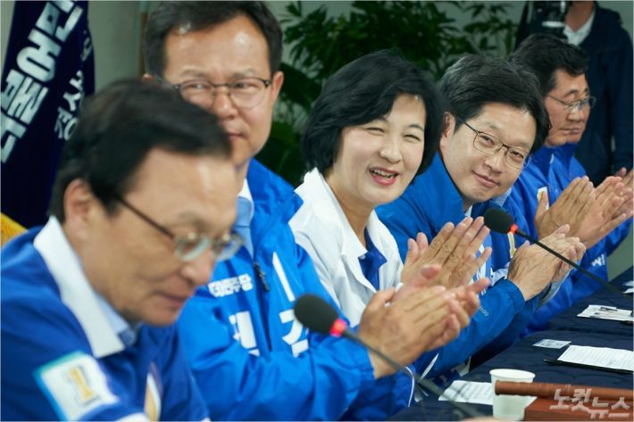 지난 2018년 당시 더불어민주당 추미애 대표가 6.13 지방선거를 앞두고 경남을 찾은 모습. 김경수 캠프 제공