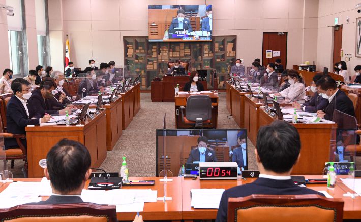 문체위 '언론중재 및 피해구제 관련법' 심의. 연합뉴스