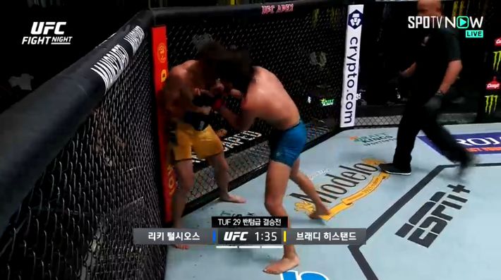 처절했던 리키 털시오스와 브래디 히스탠드의 대결. SPOTV NOW 제공