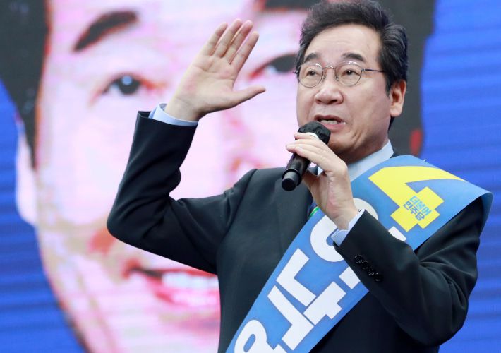 2일 오후 부산항국제전시컨벤션센터(BPEX)에서 열린 더불어민주당 대선 후보 선출을 위한 부산·울산·경남 합동연설회에서 이낙연 전 민주당 대표가 정견발표하고 있다. 연합뉴스