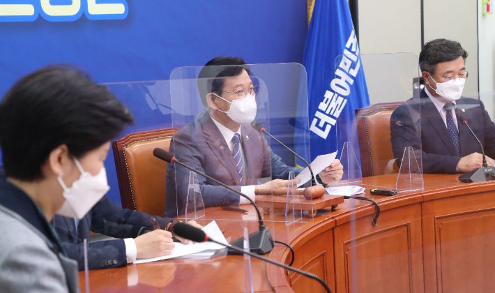 8일 오전 서울 여의도 국회에서 열린 더불어민주당 최고위원회의에서 송영길 당대표가 발언을 하고 있다. 박종민 기자