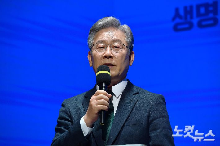 이재명 더불어민주당 대선후보가  11일 오후 서울 목동 CBS에서 열린 2021 생명돌봄국민운동캠프 출범식에서 축사를 하고 있다. 박종민 기자