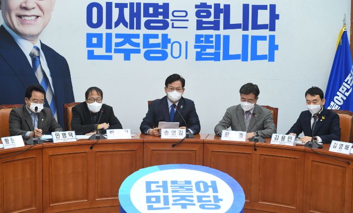 더불어민주당 송영길 상임선거대책위원장이 19일 오전 서울 여의도 국회에서 열린 '윤석열일가 부정부패 국민검증특위' 1차 회의에서 발언하고 있다. 연합뉴스