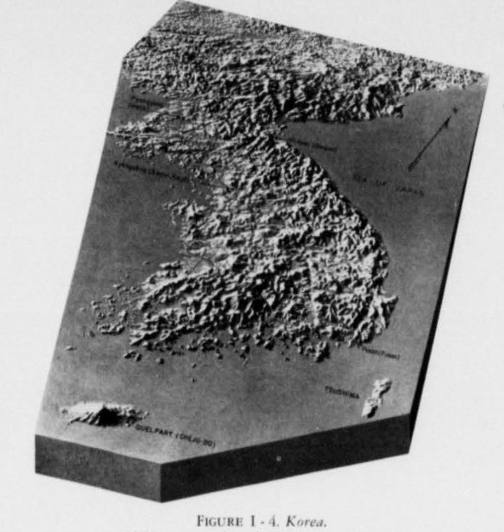 사진 4. JANIS 75권 1책의 지도. 한국을 입체모형으로 그렸는데, 여기에도 대마도가 큼지막하게 나타나있다.