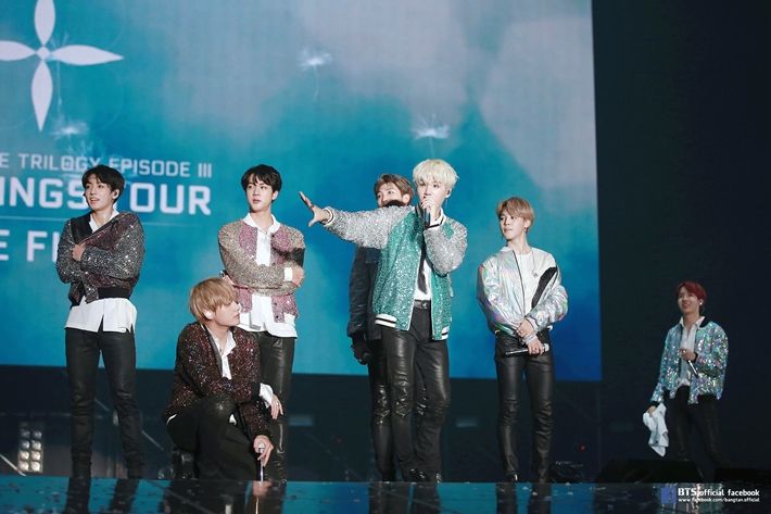 2017년 12월 열린 '윙스 투어' 파이널 무대. 방탄소년단 공식 페이스북