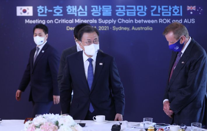 한-호주 핵심 광물 공급망 간담회에 참석한 문재인 대통령 모습. 연합뉴스