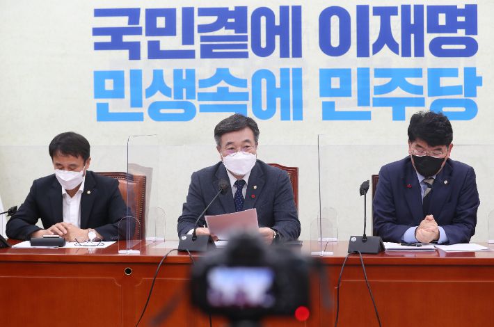 더불어민주당 윤호중 원내대표가 23일 서울 여의도 국회에서 열린 정책조정회의에서 발언하고 있다. 연합뉴스