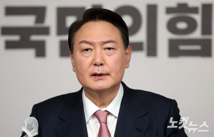 윤석열 국민의힘 대선 후보가 19일 오전 서울 여의도 당사에서 '장애와 비장애의 경계 없는 나라' 장애인 정책 공약을 발표하고 있다. 윤창원 기자