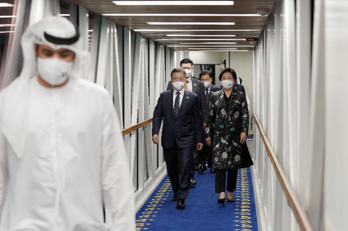 지난 15일 두바이 도착한 문재인 대통령. 연합뉴스