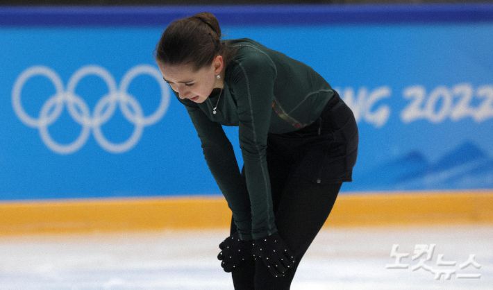 금지 약물을 복용한 것으로 드러난 러시아올림픽위원회(ROC) 카밀라 발리예바(16)가 13일 중국 베이징 캐피털 인도어 스타디움 피겨트레이닝홀에서 훈련을 하고 있다. 베이징(중국)=박종민 기자