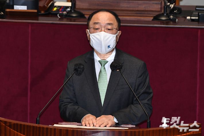 홍남기 부총리 겸 기획재정부 장관. 윤창원 기자