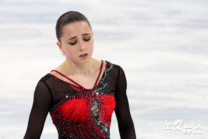 러시아올림픽위원회(ROC) 카밀라 발리예바가 17일 중국 베이징 캐피털 인도어 스타디움에서 열린 2022 베이징동계올림픽 피겨스케이팅 여자 싱글 프리스케이팅 경기에서 연기를 마친 뒤 아쉬워하고 있다. 베이징(중국)=박종민 기자