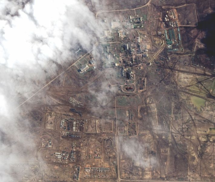 러시아가 우크라이나에서 병합한 크림반도의 오푸크 훈련장에 지난 15일(현지시간) 군 장비와 텐트, 차량 등이 배치돼 있는 모습을 촬영한 위성사진. 맥사 테크놀로지스 제공