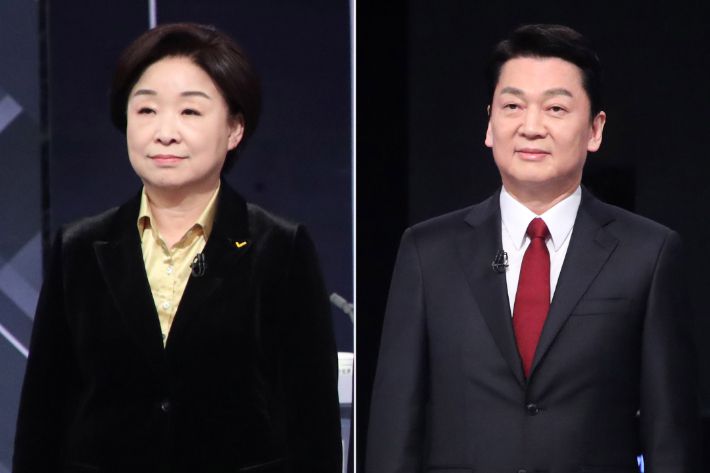 2일 서울 KBS 스튜디오에서 열린 중앙선거관리위원회가 주관하는 제20대 대통령선거 후보자 3차 사회분야 방송토론회에 참석한 정의당 심상정 대선후보(왼쪽)와 국민의당 안철수 대선후보. 연합뉴스