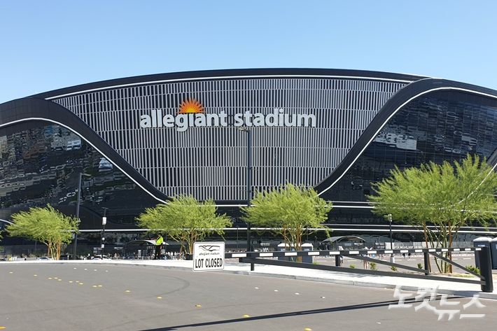 방탄소년단의 '퍼미션 투 댄스 온 스테이지 - 라스베이거스'가 열리는 얼리전트 스타디움 전경. 김수정 기자