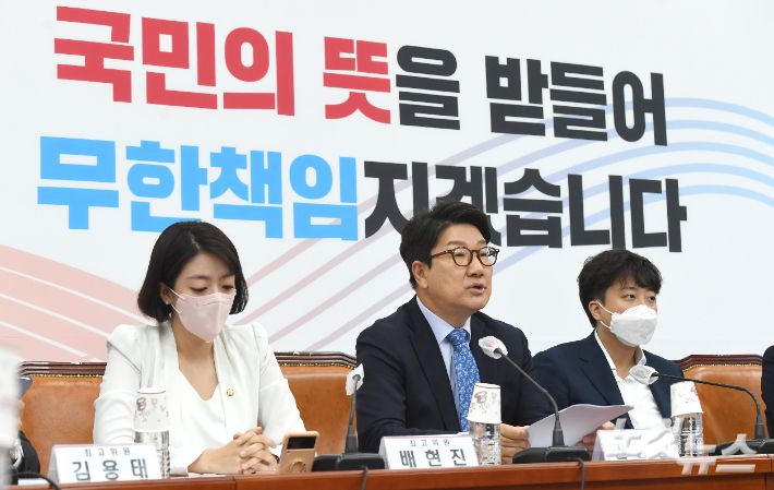 국민의힘 권성동 원내대표가 지난 16일 서울 여의도 국회에서 열린 최고위원회의에서 발언을 하고 있다. 윤창원 기자