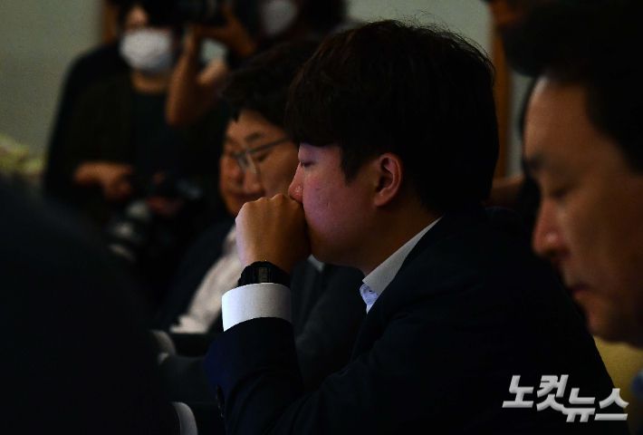 이준석 국민의힘 대표가 생각에 잠겨있다. 국회사진취재단