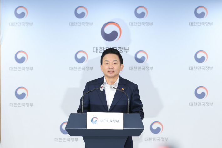 원희룡 국토교통부 장관이 28일 국토부 브리핑실에서 허위 회계자료 제출 의혹이 있는 이스타항공에 대한 수사의뢰 결정 내용을 설명하고 있다. 국토교통부 제공