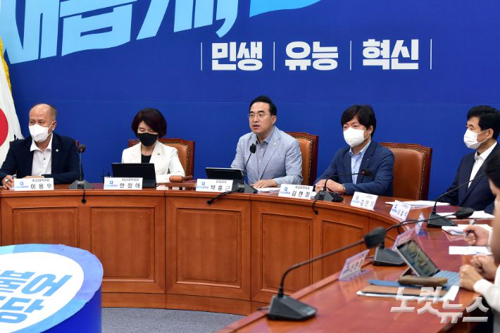 더불어민주당 박홍근 원내대표가 8일 서울 여의도 국회에서 열린 비상대책위원회의에서 모두발언을 하고 있다. 윤창원 기자
