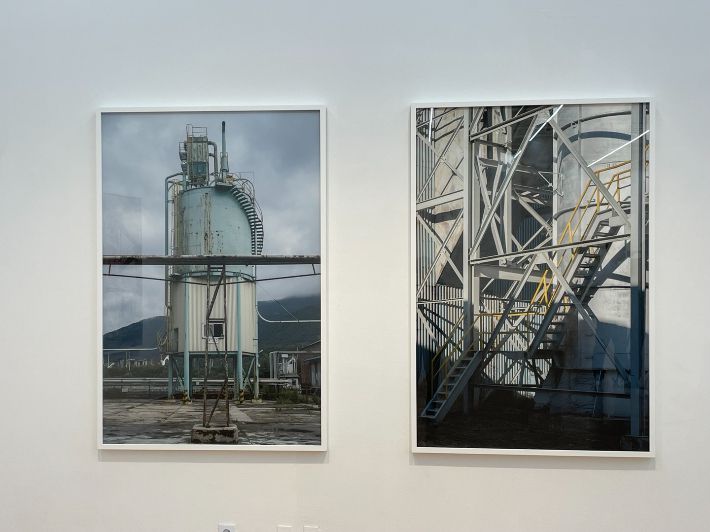 배우 류준열이 쌍용양회 문경 공장을 찍은 사진 작품. 문수경 기자